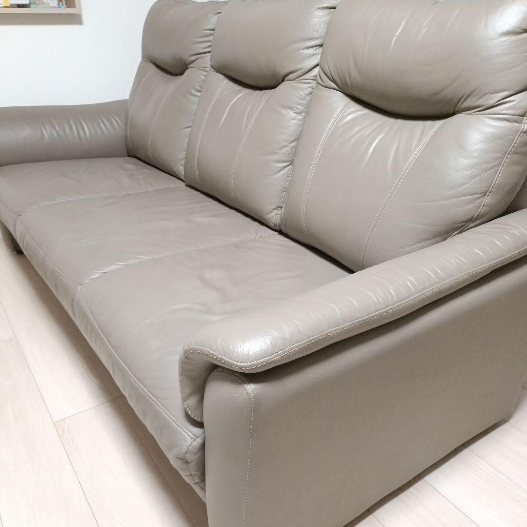 【引き取り希望】ニトリ　ベージュ レザー 3人掛けソファ