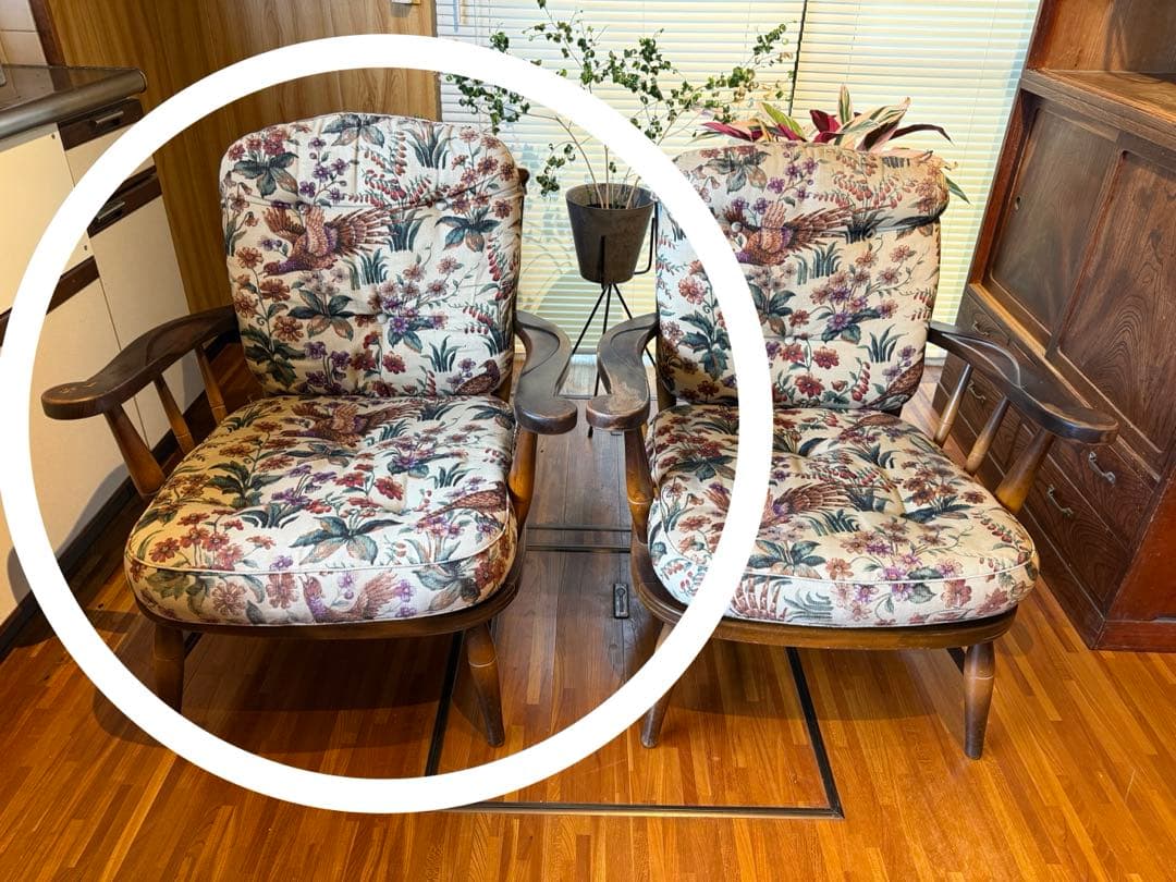 222✴︎　写真左　HIDA 飛騨産業 キツツキマーク アームソファ