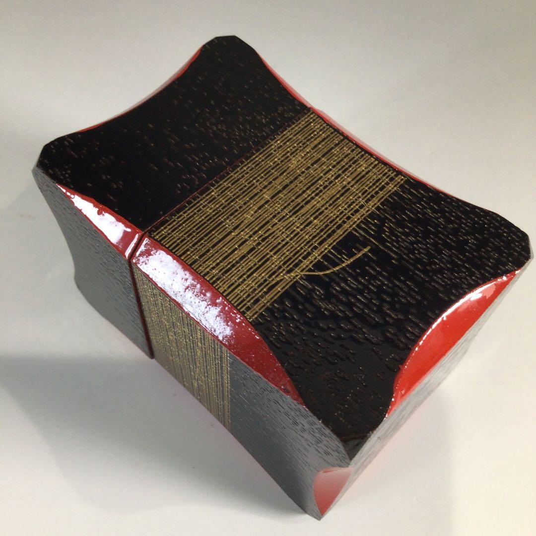 Ｐ５３９　茶器　『新谷宗久作』『黒搔合塗』『爪紅』『四方糸巻茶器』　共箱　茶道具