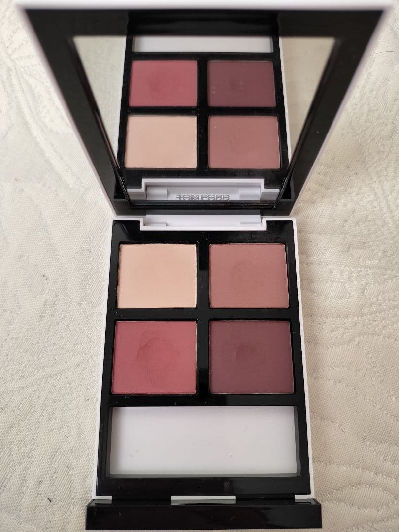 トムフォード アイカラー クォード 01Rローズ ティーズ アイシャドウ