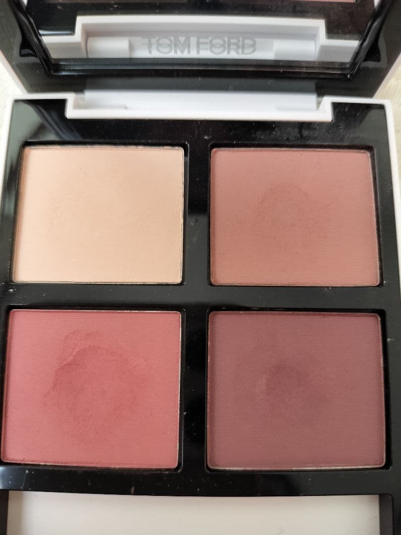 トムフォード アイカラー クォード 01Rローズ ティーズ アイシャドウ
