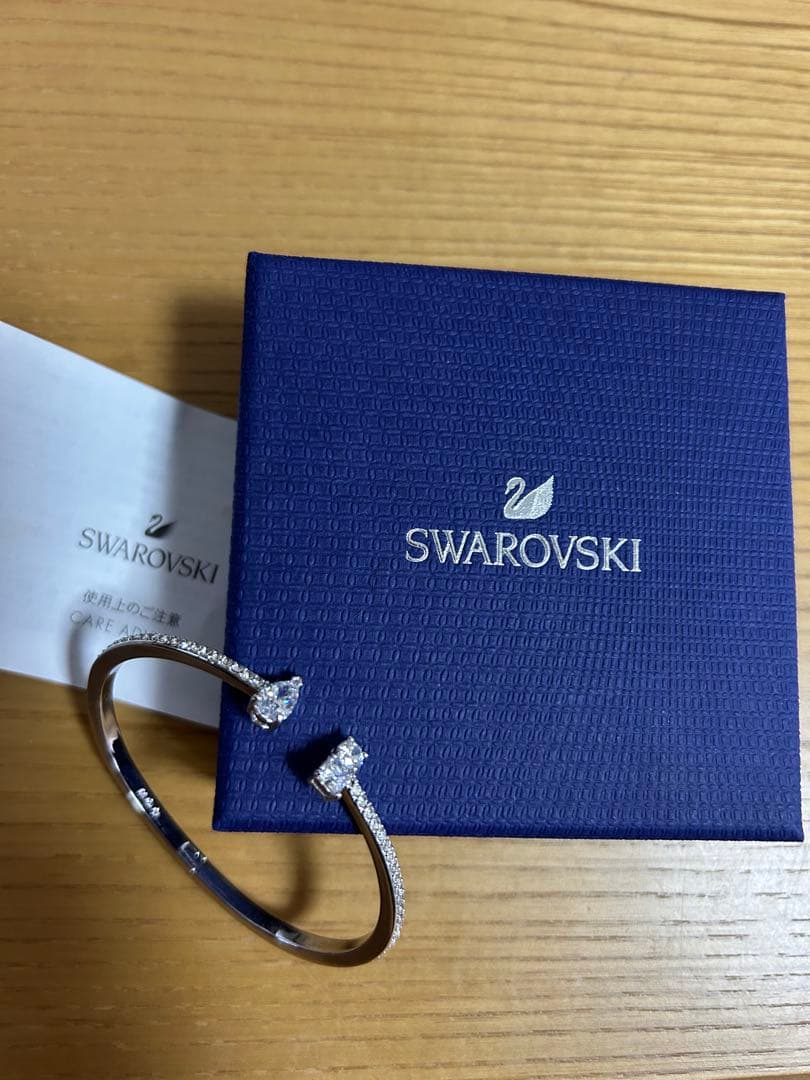 Swarovski Mesmera Attract バングル