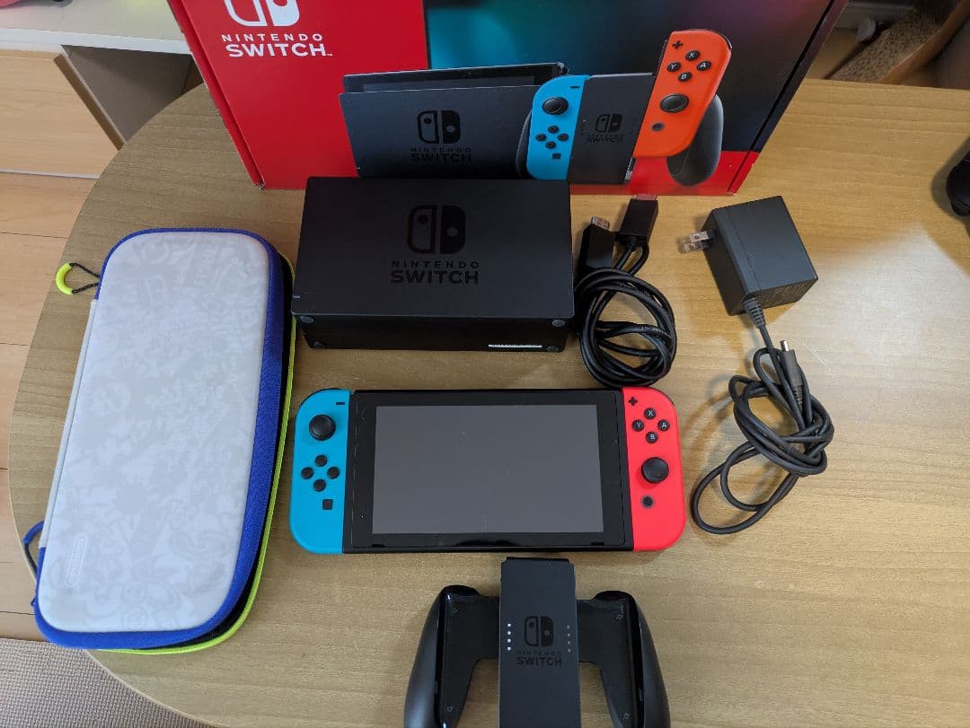 Nintendo Switch 本体　キャリングケース付き