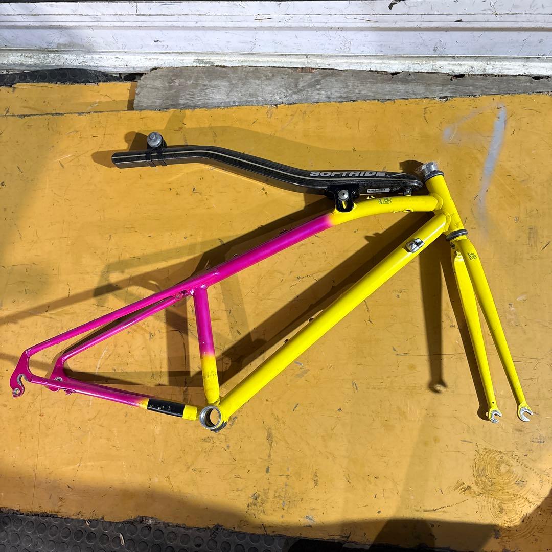 SOFTRIDE ロードバイクフレーム ピンク/イエロー
