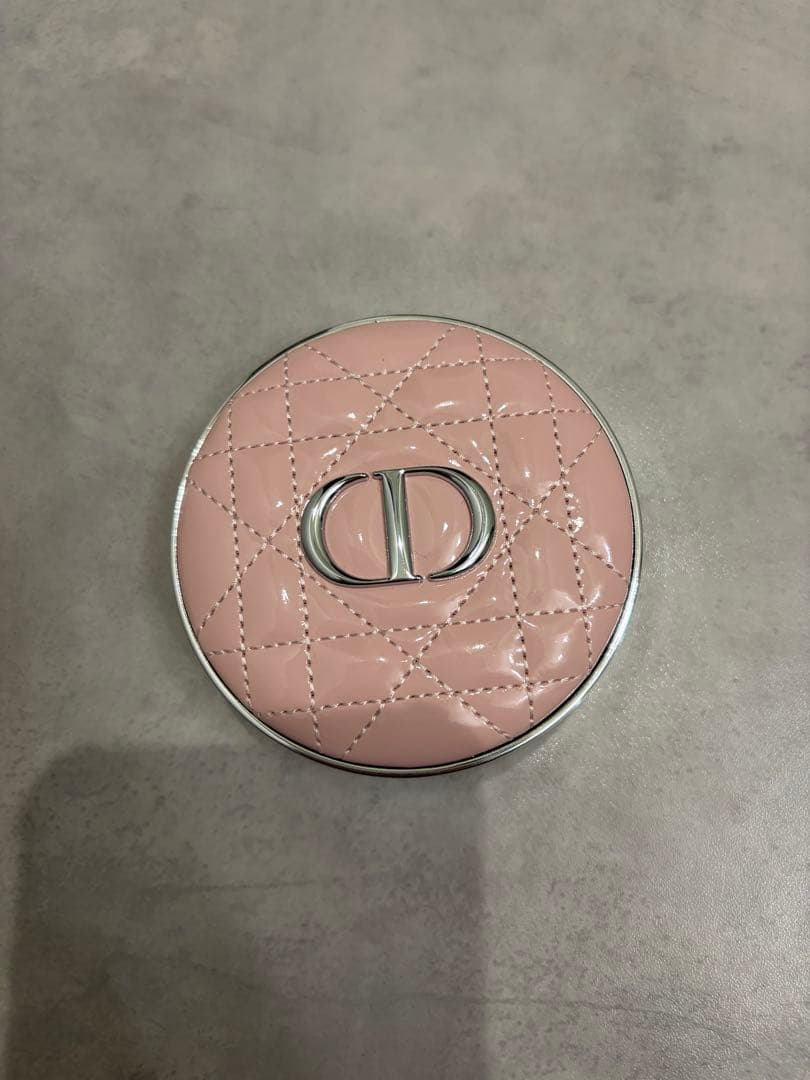 Dior クッション下地とケースのセット