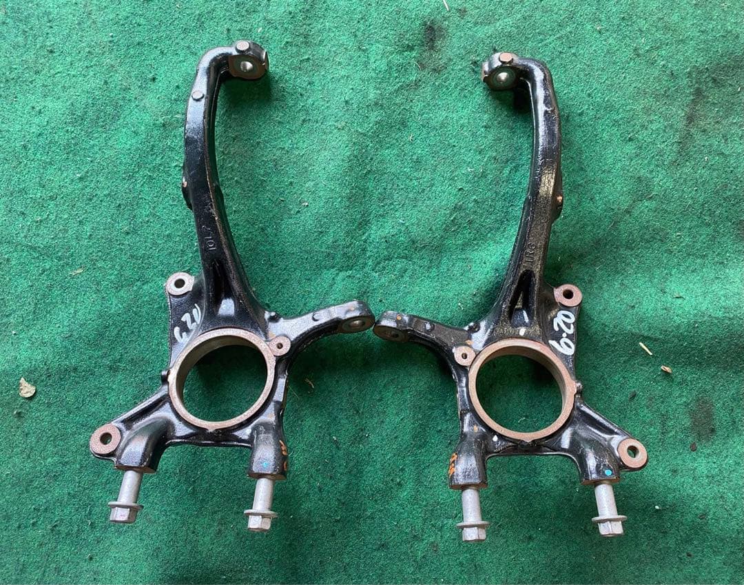 トヨタ　タンドラ　ナックル　07-14 4ドア　5.7L 4WD TOYOTA