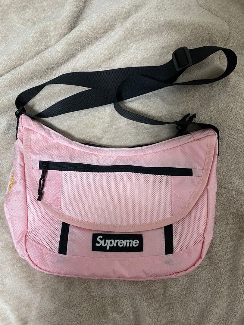 セール中　SUPREME Small Messenger Bag バッグ ピンク