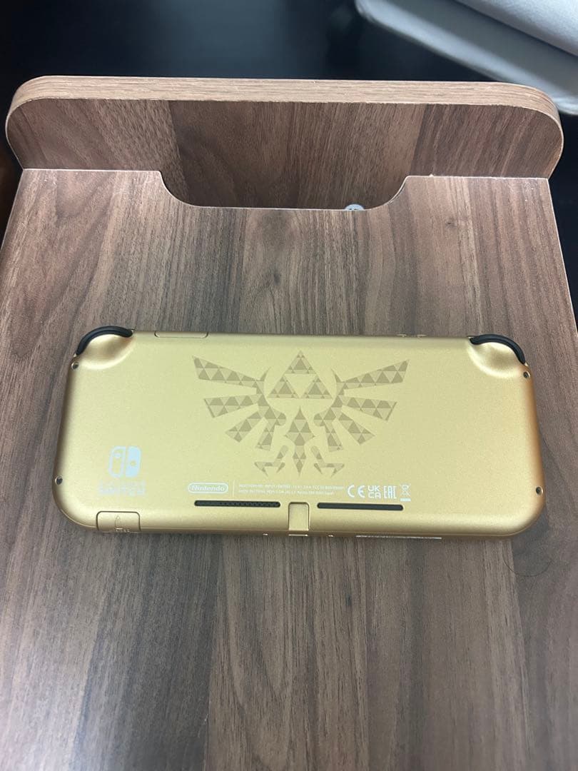 switch liteハイラルエディション、ポーチ、充電スタンド、ソフトケース