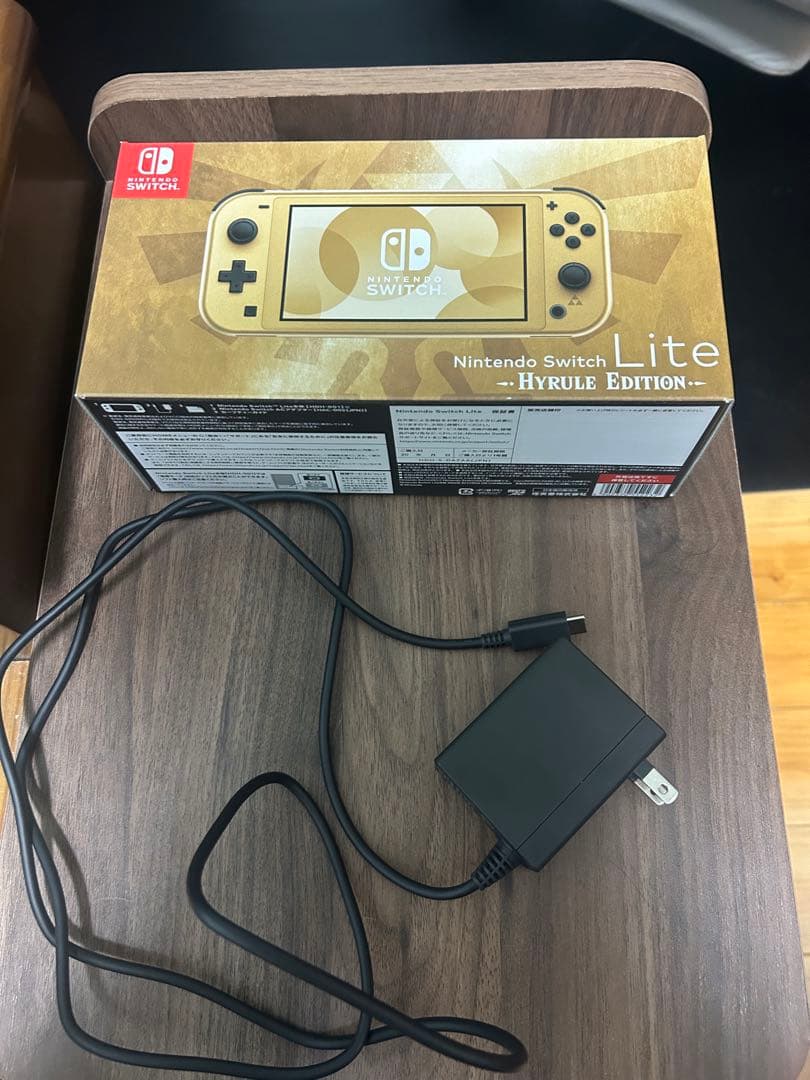 switch liteハイラルエディション、ポーチ、充電スタンド、ソフトケース