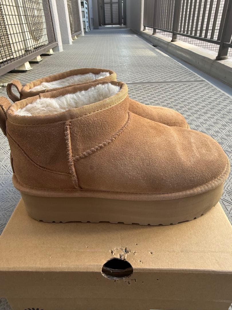 UGG クラシック ウルトラ ミニ プラットフォーム ブーツ 23cm 箱付き