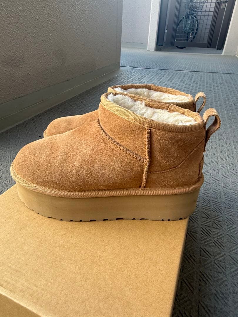 UGG クラシック ウルトラ ミニ プラットフォーム ブーツ 23cm 箱付き