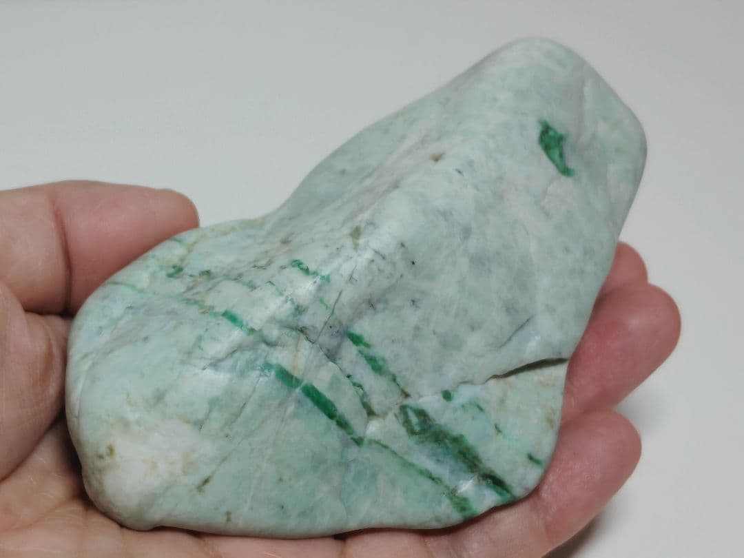 ミント緑 443g 翡翠 ヒスイ 原石 鑑賞石 自然石 誕生石 鉱物 鉱石 水石