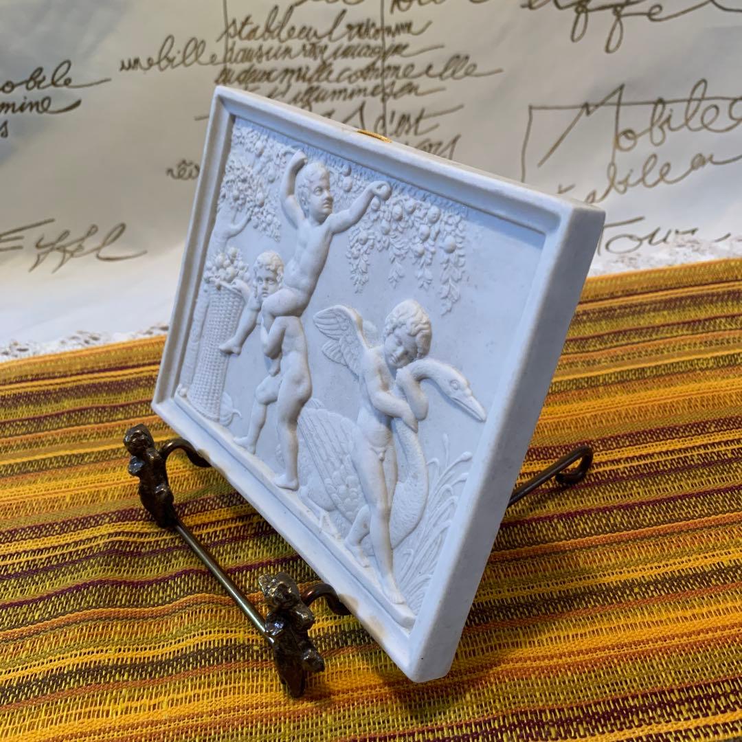 ビングオーグレンダール　レアなアンティークのビスク焼きの天使の子供達の陶板！