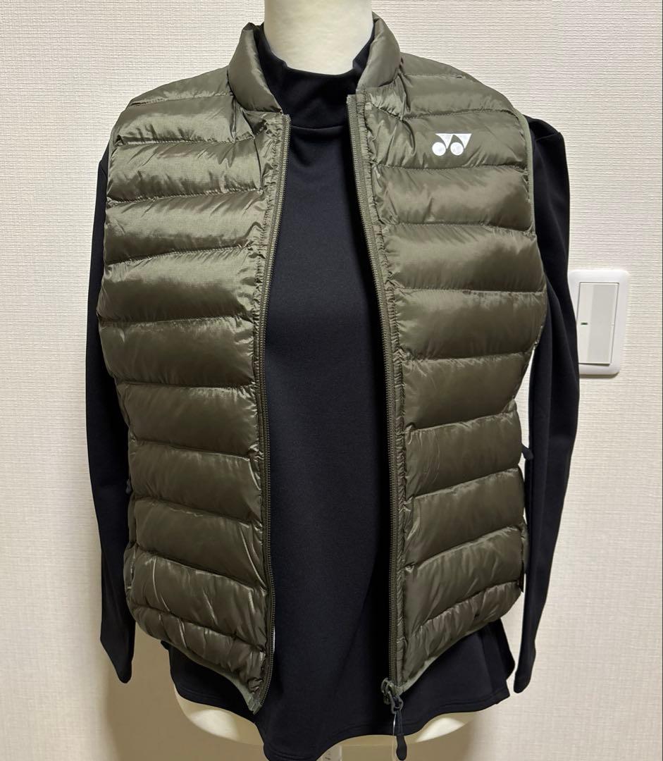 ヨネックスwoman中綿ベストヒートカプセルトリプル大変暖かいサイズＬ カーキ色