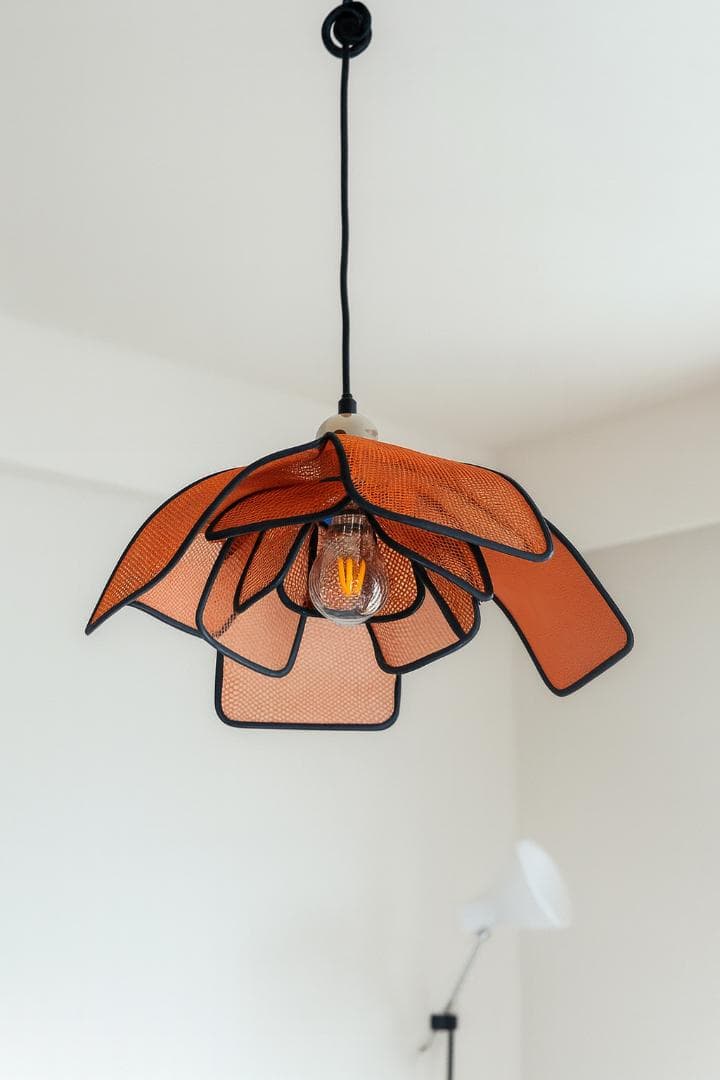 照明　エキスパンドメタル　ポストモダン