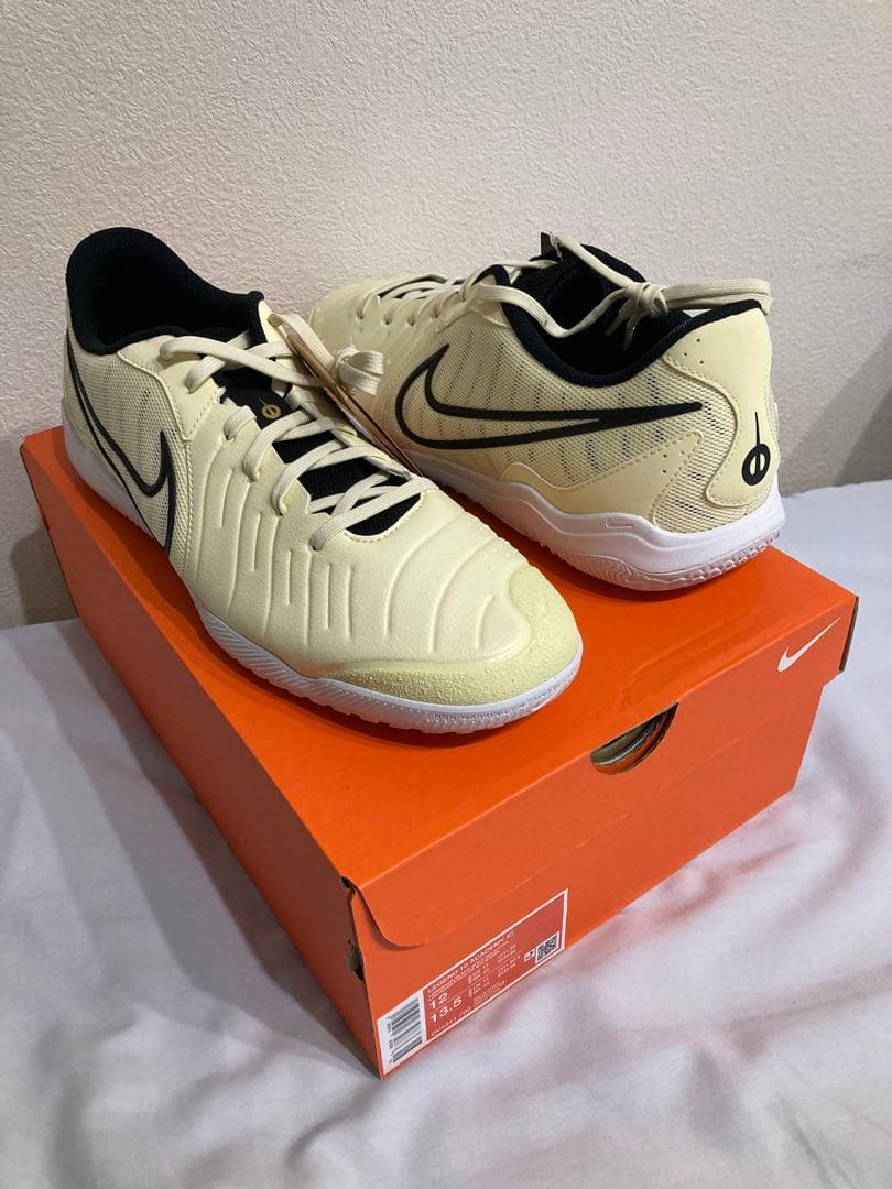 シューズ NIKE LEGEND 10 ACADEMY IC