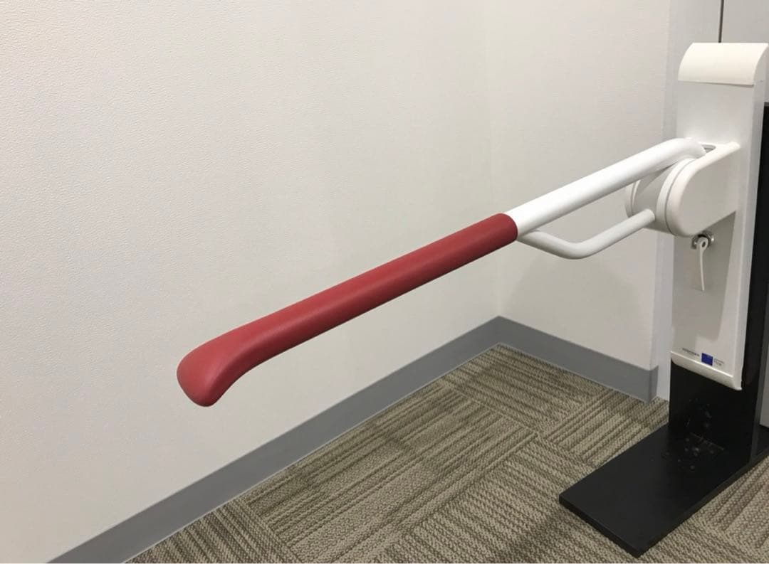 【展示品】フィンランド製 ユニバーサルデザイン 手摺　指で跳ね上げられるタイプ