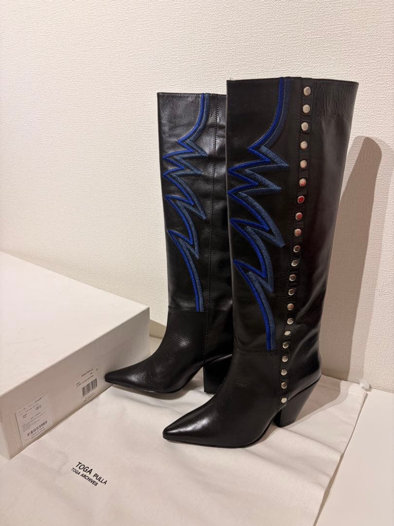 TOGA PULLA トーガ スタッズ シルバーポリッド ブーツ