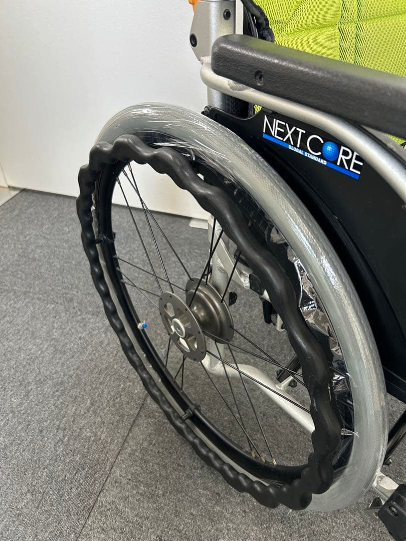 人気商品【美品】松永制作所NEXT-11B　自走式車椅子　軽量、コンパクトタイプ