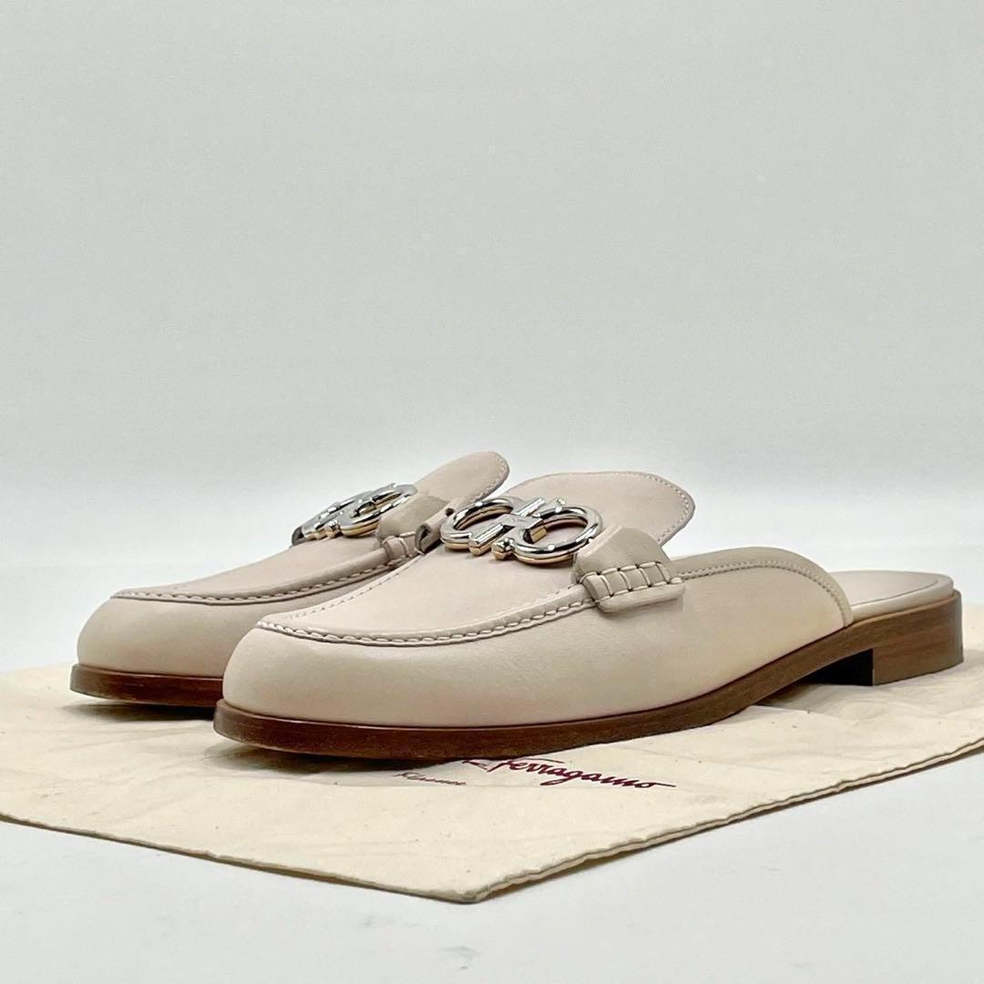 フェラガモ ガンチーニ ミュール パンプス スリッポン ベージュ アイボリー