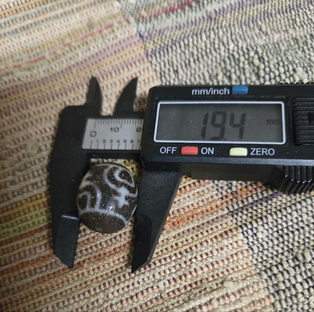 053　天珠　楕円形　長壽寶瓶蓮花天珠　dzibeads！