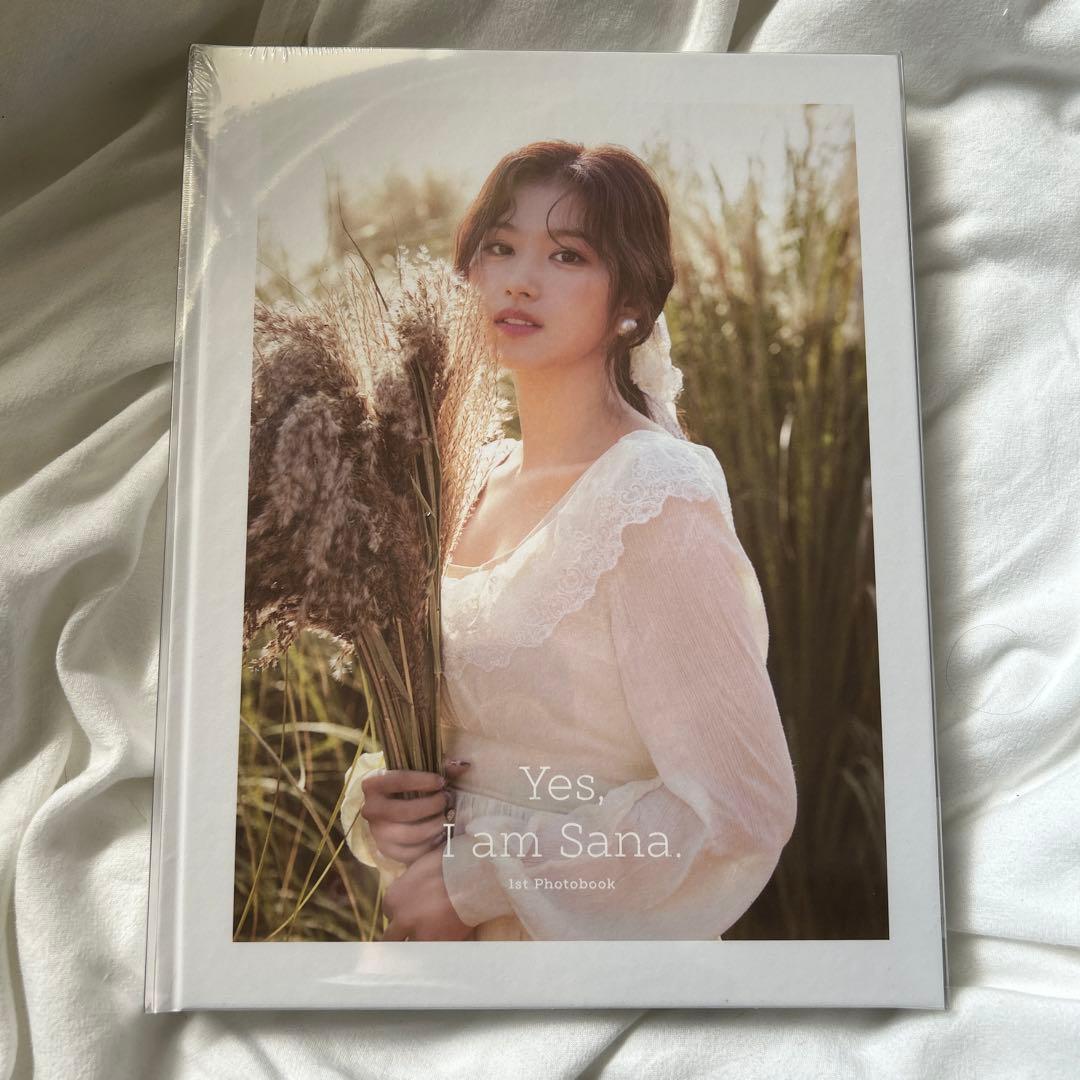 Yes, I am Sana フォトブック