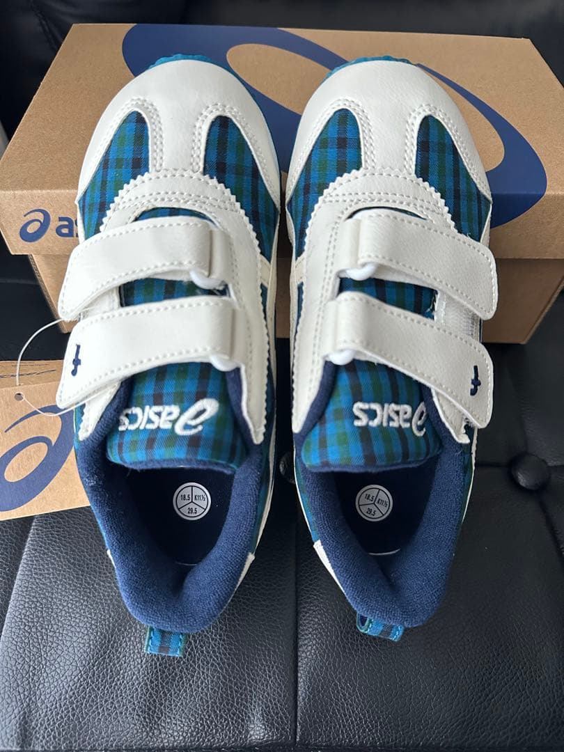 ファミリア familiar スニーカー アシックス asics 18.5 新品