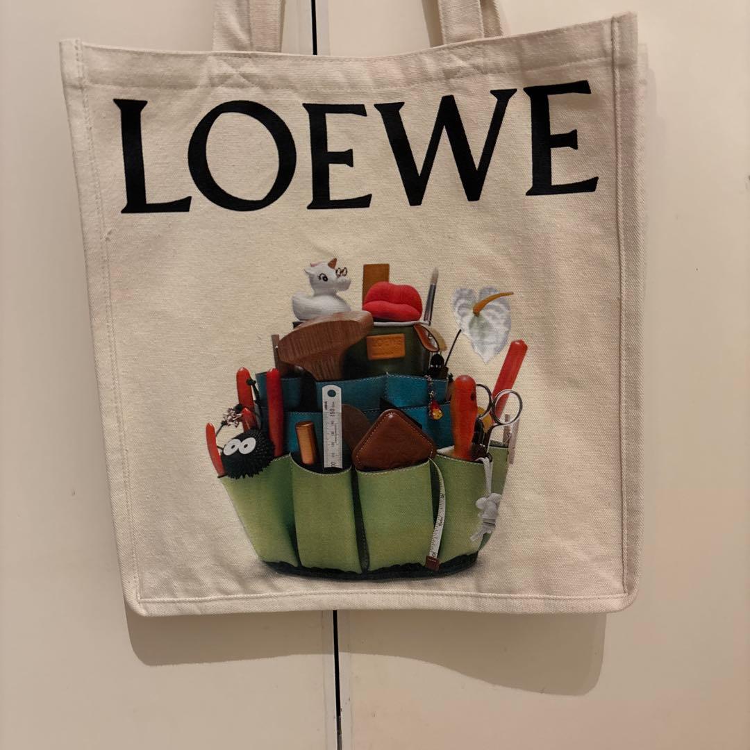 LOEWE 「ロエベ クラフテッド・ワールド展」限定イラスト入りトートバッグ
