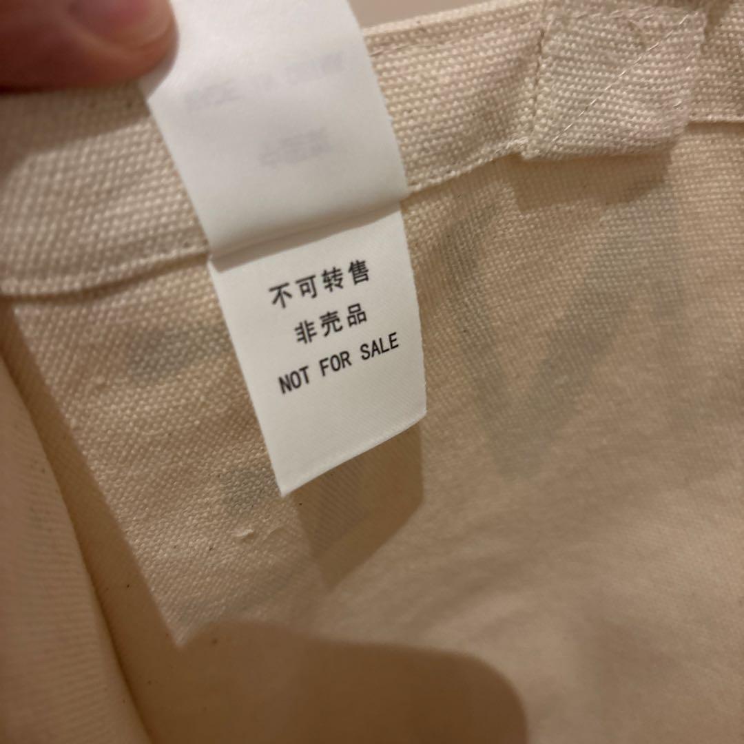 LOEWE 「ロエベ クラフテッド・ワールド展」限定イラスト入りトートバッグ