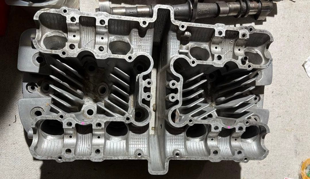 z1 シリンダーヘッド　バルブ　カムシャフト