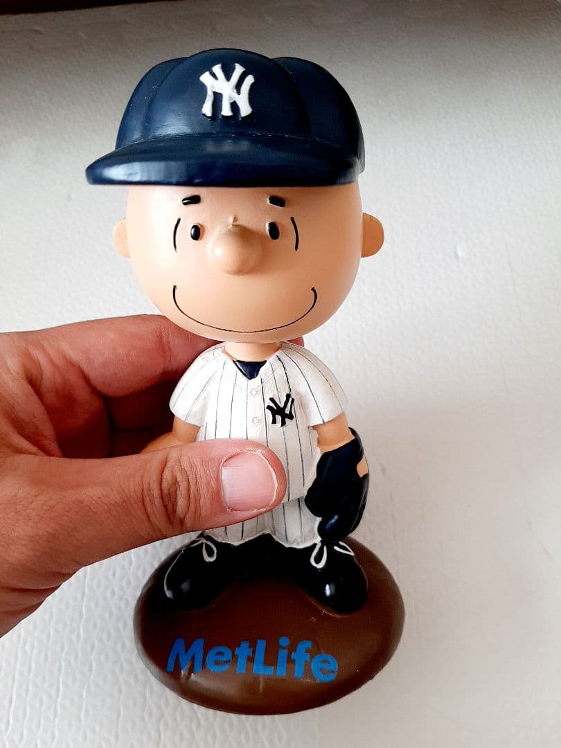 チャーリーブラウン　ボブルヘッド　ヤンキース　フィギュア　2013