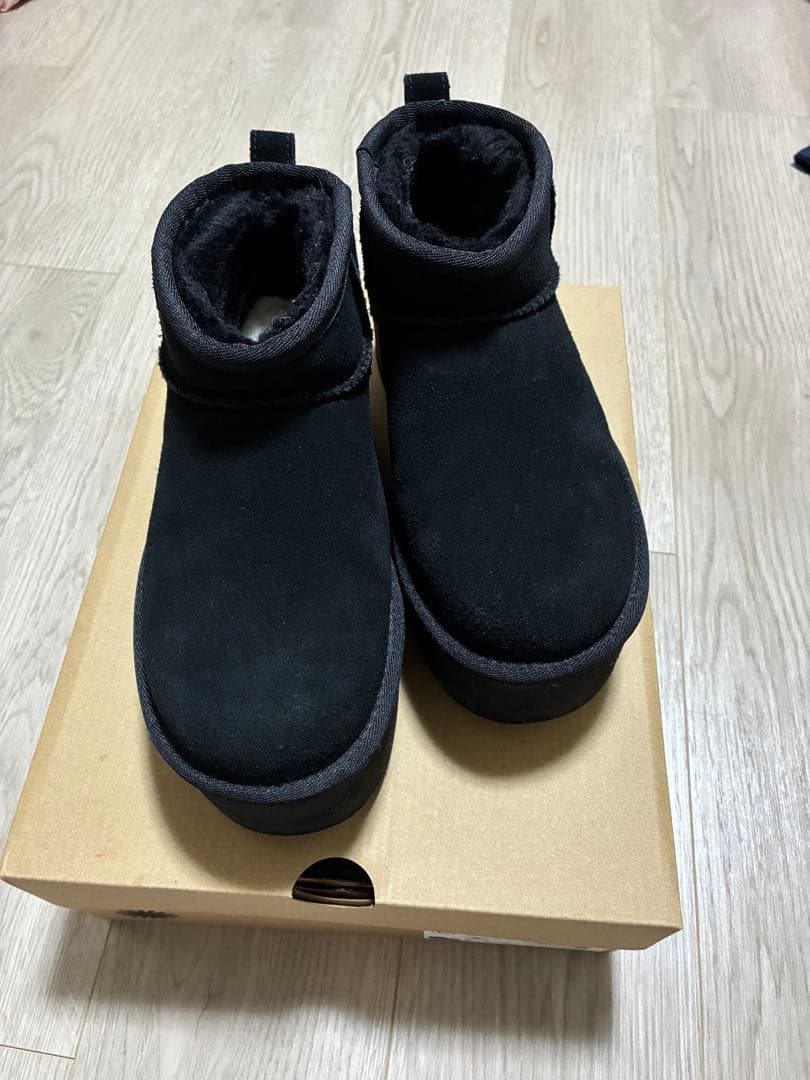 UGG 厚底ムートンブーツ