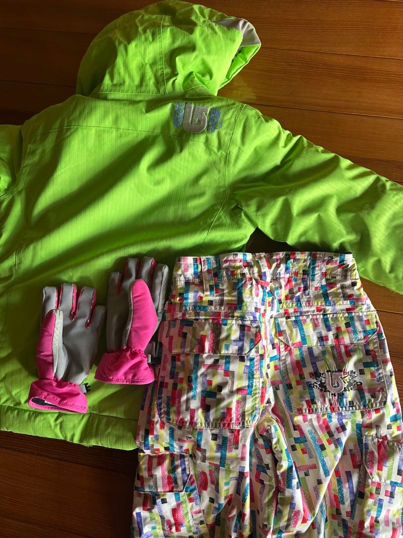 【バートン美品】子供用140cmスノーボードウェア と手袋セット