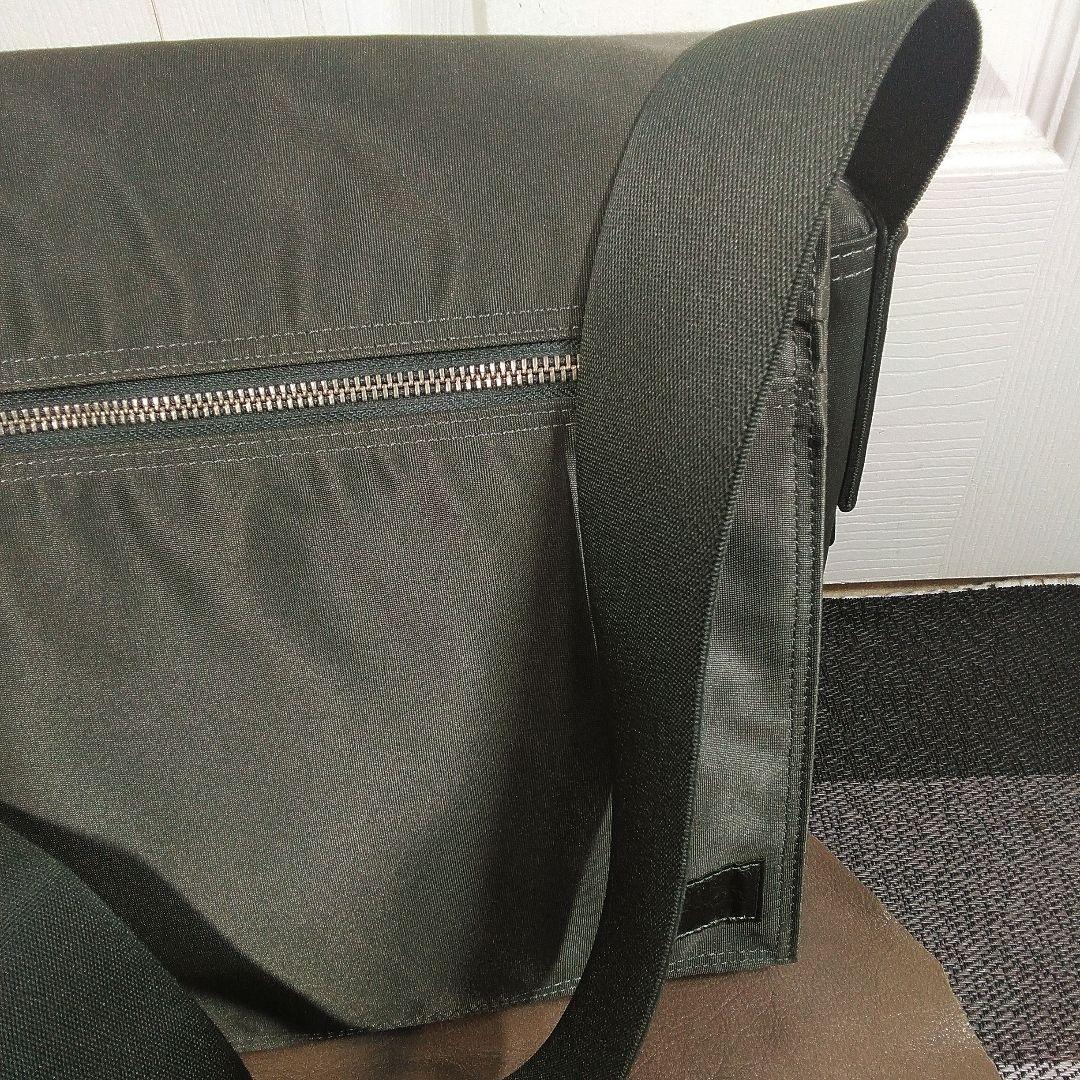 PORTER⁄LIFTショルダーバッグ カーキグリーン