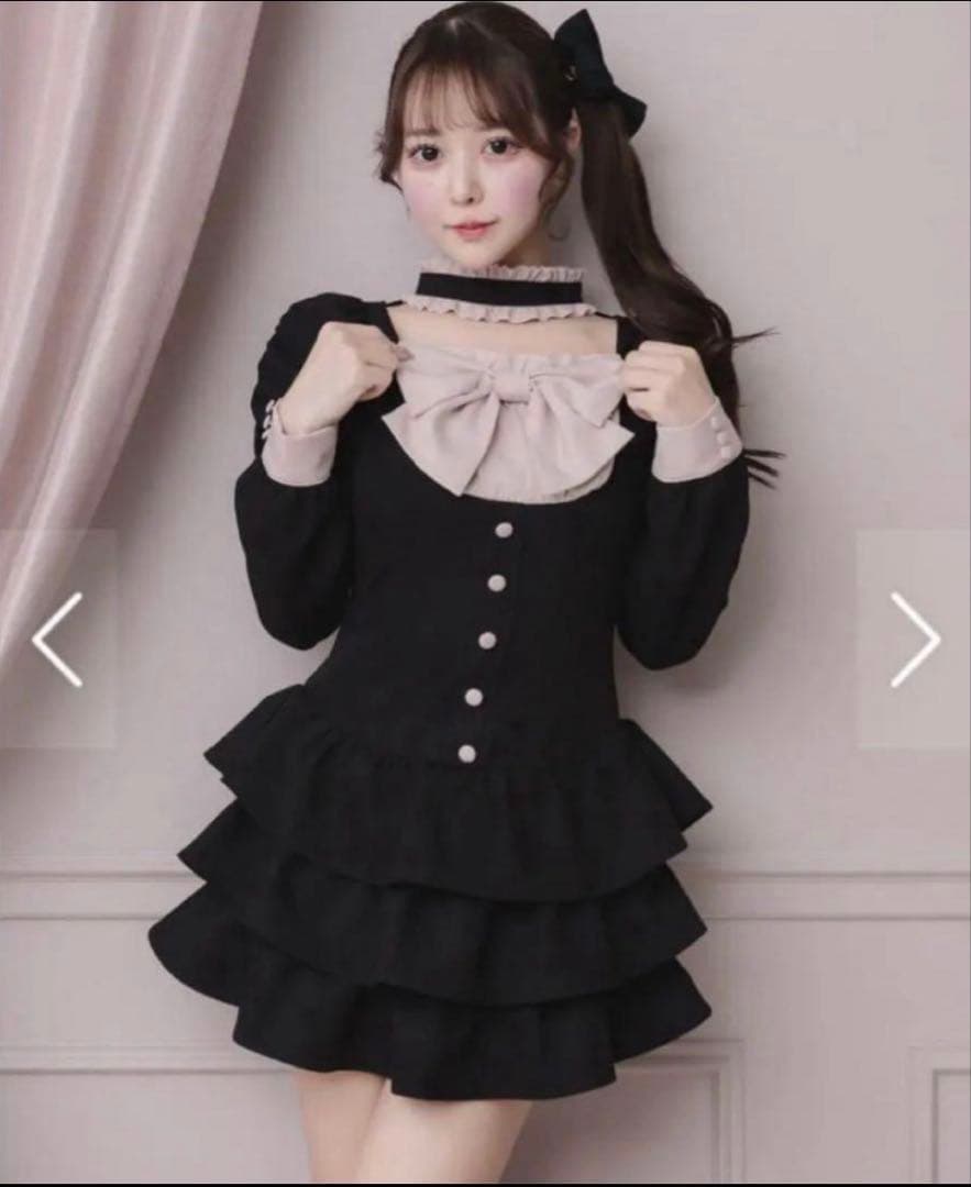 pium フロントリボンチョーカーティアードミニワンピ ブラックピンク