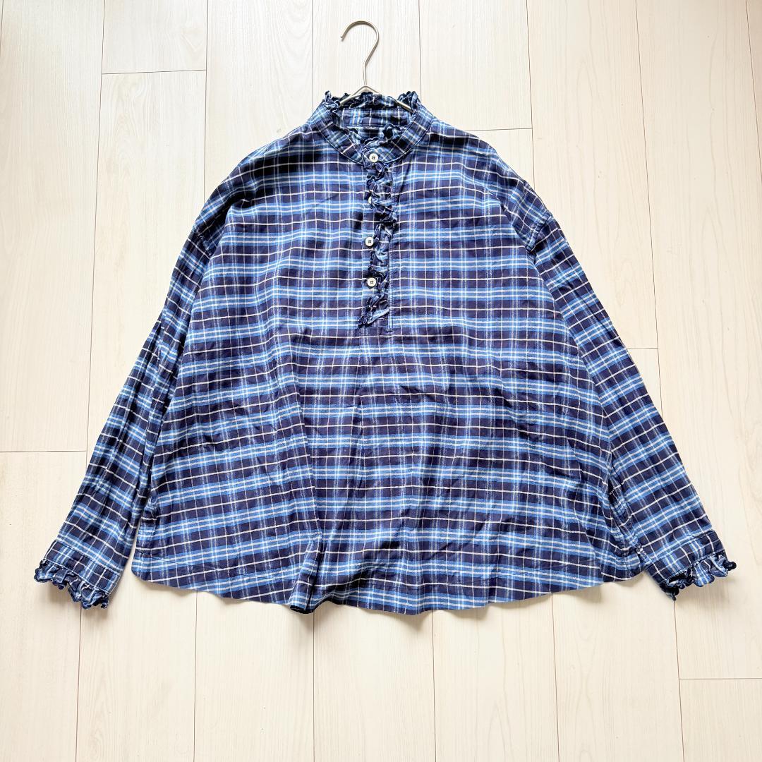 美品・現行品✨45R 　薄オックスのカットワークプルシャツ　R刺繍　フリル