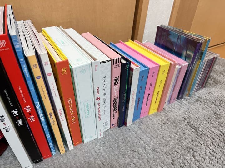 TWICE アルバム　トレカ　限定グッズ　バラ売り不可