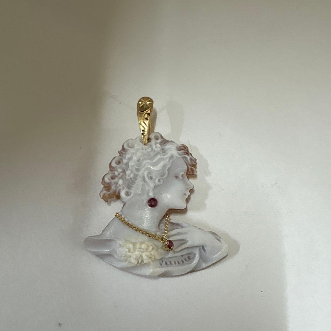 作家品　Ｋ１８　シェルカメオ　ルビー付き　ペンダント