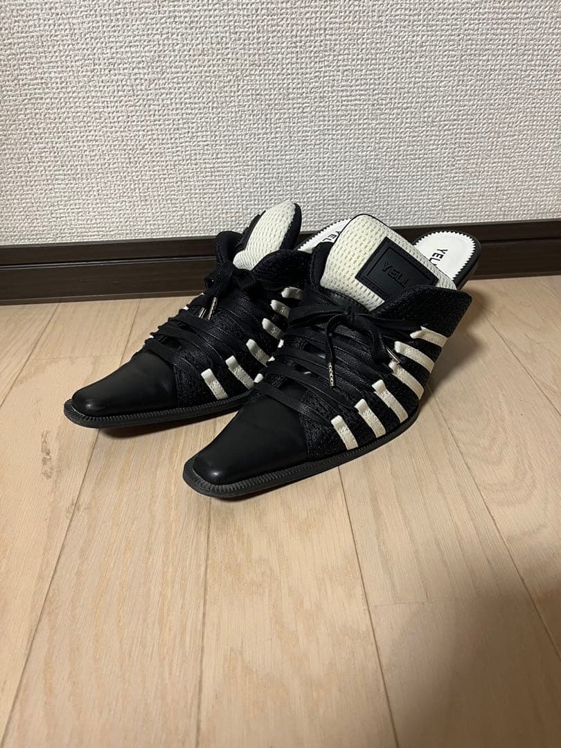 YELLO ブラック ホワイト ミュール