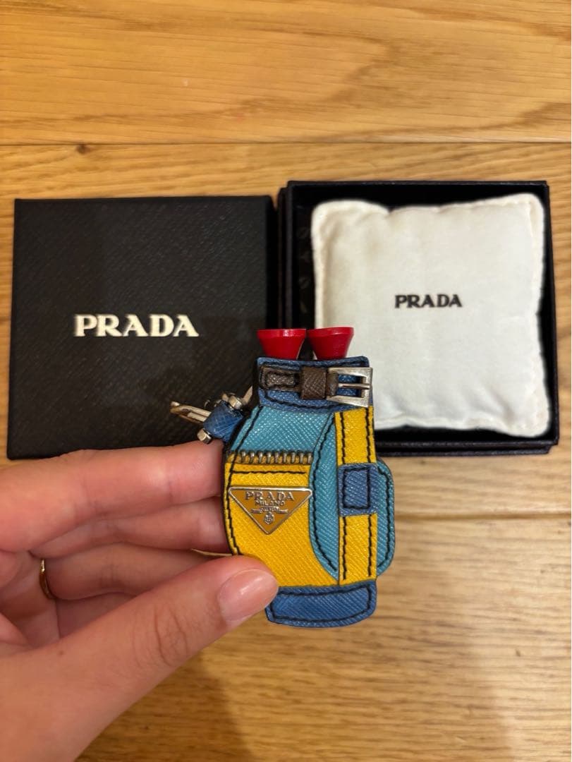 PRADA ゴルフティー付きキーホルダー