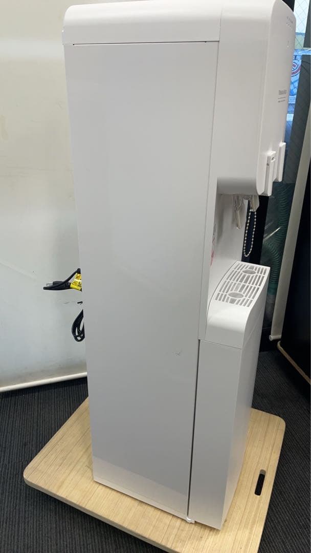 ★中古格安！プレミアムウォーターサーバー HC22D1L-PW-WB ホワイト