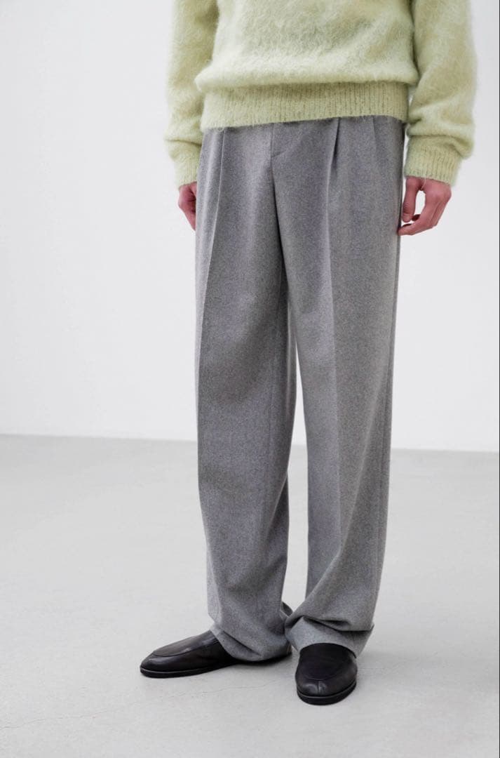 パンツ AURALEECASHMERE MOLESKIN TWO-TUCK SLACKS