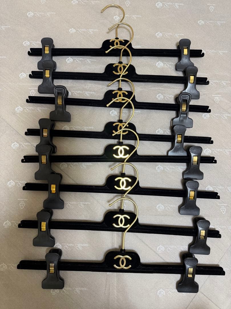 シャネル ロゴ付き衣類ハンガー 8本セット