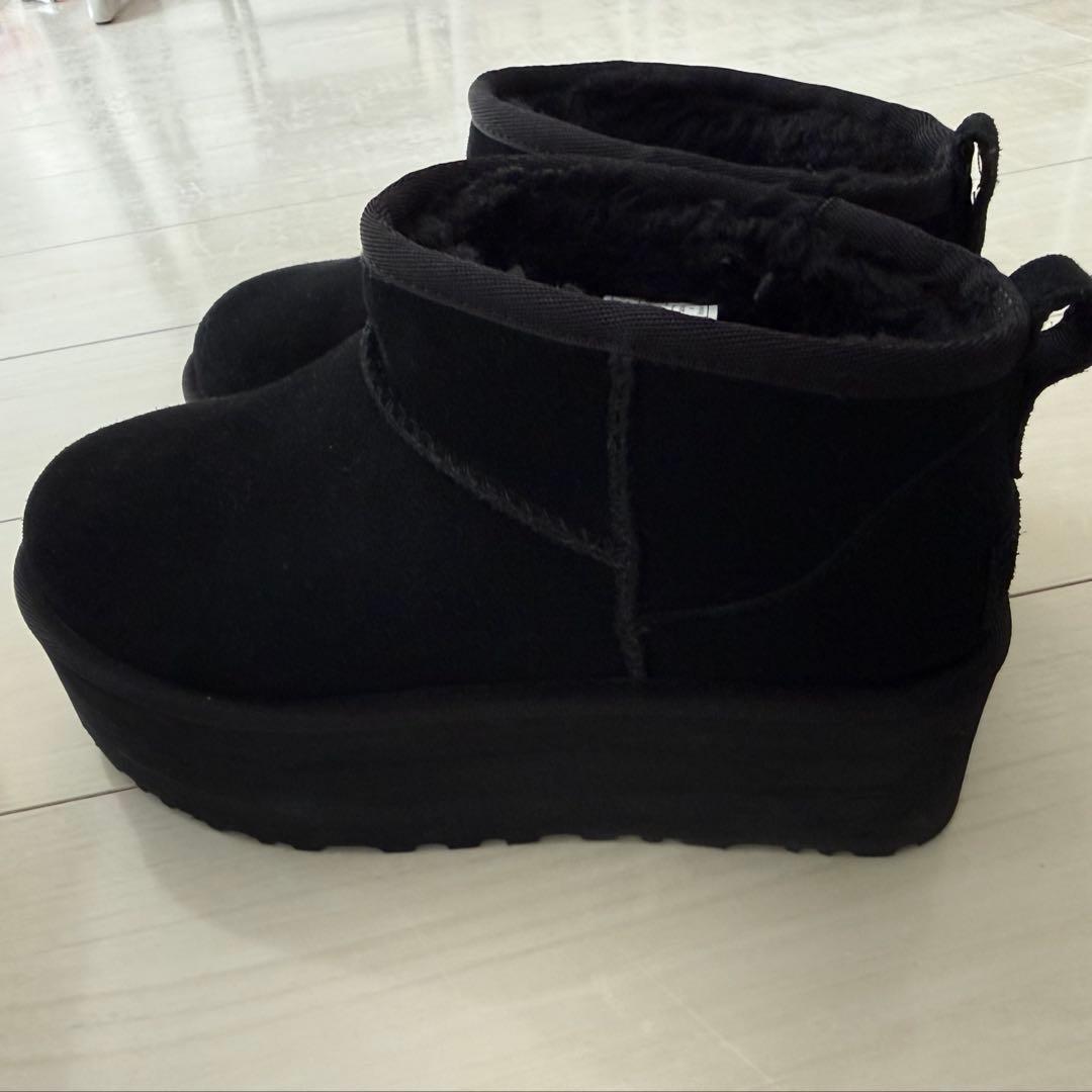 UGG アグ クラシック ウルトラ ミニ / ブラック 22cm