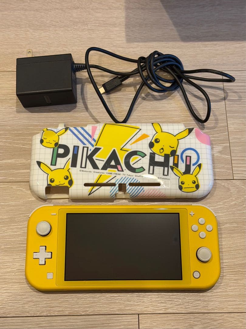 Nintendo Switch Lite イエロー ピカチュウケース付き