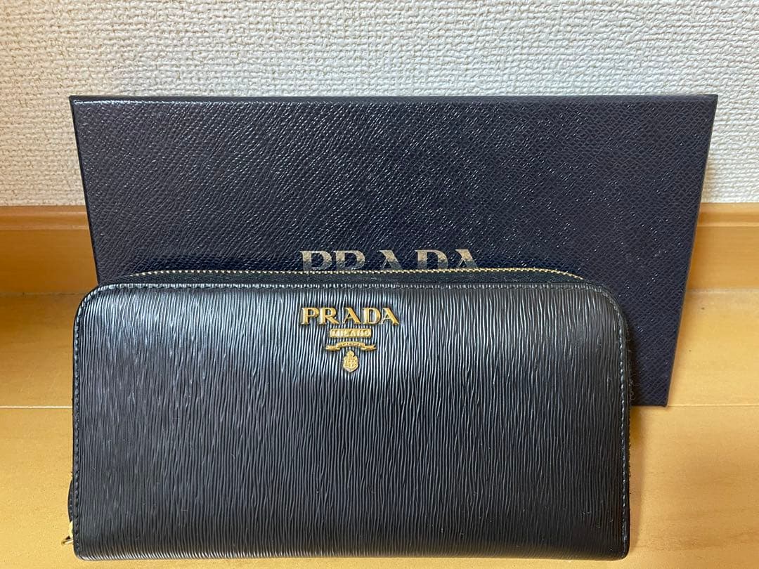 PRADA ブラック 長財布