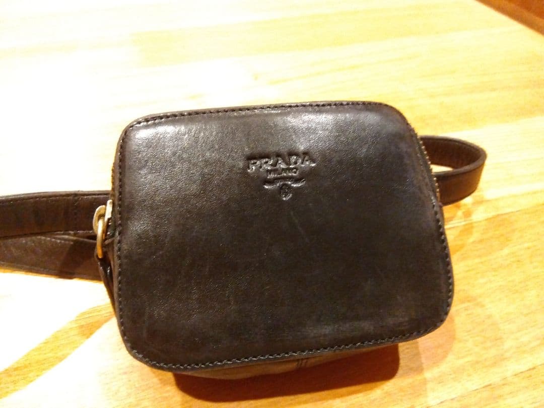 PRADA レザー ウエストバッグブラック