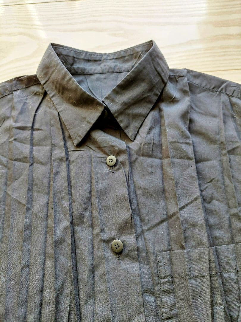 イッセイミヤケ プリーツのシャツ　ISSEY MIYAKE 黒地