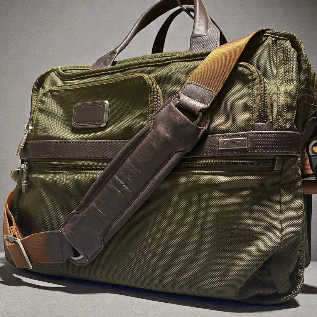 TUMI エクスパンダブル　ビジネスバッグ　2way カーキ　2層　大容量