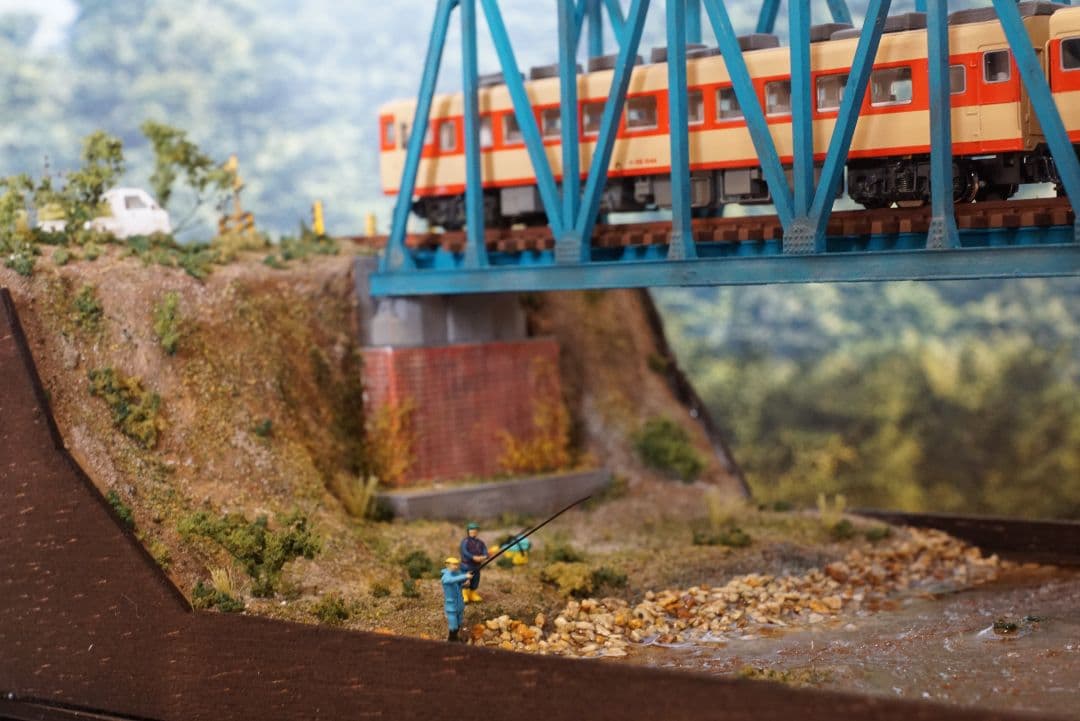 Nゲージ鉄道模型ジオラマ　トラス橋を渡る地方ローカル線
